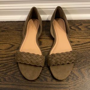 Olive braided sandals size 9